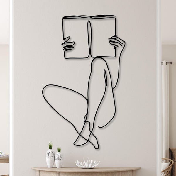 Minimalistische metalen wanddecoratie, lijntekening van een lezende vrouw, sculptuur van een vrouwelijke figuur, metalen lijntekening, minimalistisch kunstwerk voor aan de muur met een vrouw in de hoofdrol