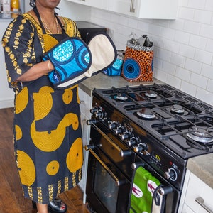 Cotton Apron with 2 Pockets, African Print Bib Apron Black Tunde Print image 2