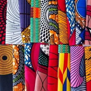 Quadrati patchwork assortiti con stampa africana x52 / Resti di ritagli quadrati con portafortuna 12,5 x 12,5 cm