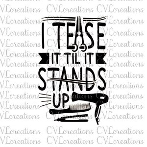 Könnte beinhalten: Schwarzweißes Grafikdesign mit dem Text "I tease til it stands up" und Bildern von Haarstyling-Werkzeugen, darunter ein Föhn, ein Kamm und ein Lockenstab.