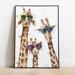Geniales jirafas con gafas de sol - foto familiar - colorida impresión artística en acuarela como decoración de pared