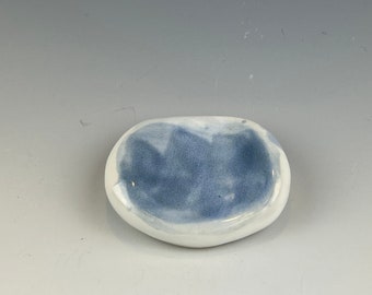 2.5” white blue knife rest chopstick stand paperweight b068