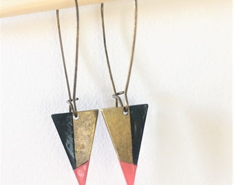 Orecchini grafici/traversine a triangolo/bronzo, verde anatra e rosa marshmallow