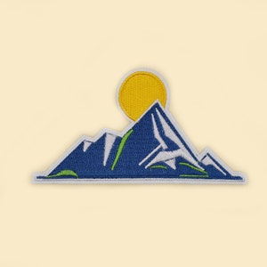 Toppa termoadesiva per sole di montagna/Regalo per appassionati di attività all'aria aperta/Distintivo per escursionismo/Applique ricamata/ispirata alla natura/Regalo per amante della natura/Accessorio per zaino