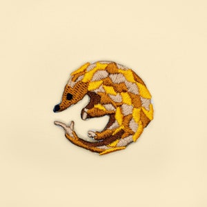 Parche de pangolín tímido para planchar/insignia de animal/insignia de pangolín/parche decorativo/bordado DIY/aplique bordado/parche lindo/regalo para amantes de los animales