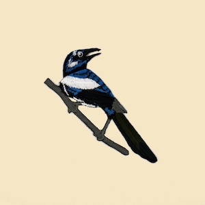 Eurasian Magpie Bird Iron-On Patch/Megpie Badge/DIY Embroidery/Bird Decorative Patch/Embroidered Applique/Applique Motif/Birds Lover Gift