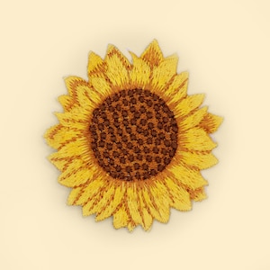 Könnte beinhalten: Ein gelber gestickter Sonnenblumen-Patch mit brauner Mitte. Die Sonnenblume ist ein beliebtes Symbol für Glück und Freude.