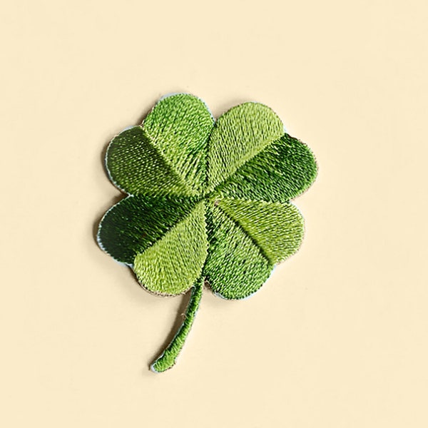 Iron-on Four-leaf clover badge/good luck badge/Celtic traditions/charm enamel/clover patch/Lucky patch/a lucky charm badge/shamrock