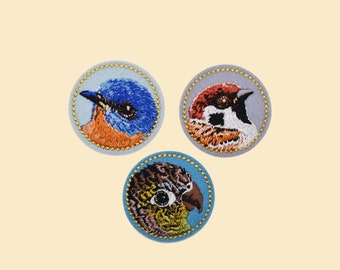 Écusson thermocollant oiseau/écusson moineau/broderie bricolage/écusson oiseaux/appliques brodées/cadeau pour amoureux des oiseaux/motif appliqué/cadeau pour amoureux des perroquets/oiseau bleu