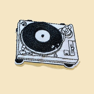 レコードプレーヤーアイロンパッチ/音楽愛好家ギフト/DIY刺繍/刺繍アップリケ/ビニールプレーヤーバッジ/90年代パッチ/ヴィンテージ装飾パッチ