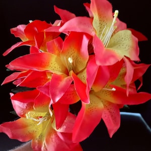 Artificial Day Lily Bush. Silk flowers