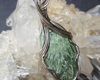 Seraphinite Serafina Green Chlorite necklace natural stone pendant Witch spiritual silver gothic jewellery statement jewelry magic