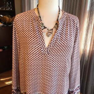 Custom Couture L pastel print tunic with pastel stone leaf necklace 1469