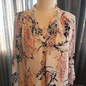Custom Couture L Cream Navy Peach floral tunic with frosted custom necklace 1478