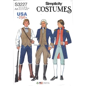 Op de afbeelding: Simplicity S3227 naaipatroon voor historische kostuums met drie illustraties van outfits met vesten, jassen, kniebroeken en overhemden met ruches. De tekst bevat S3227, Simplicity COSTUMES, SIZE U.S. 34-42, TALLA EURO 44-52 en USA 250.