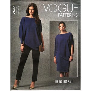 Puede incluir: Patrón de costura Vogue Patterns V1665 con un top y un vestido azul marino. El patrón incluye un top con dobladillo asimétrico y un vestido con cuello barco. El patrón es de Tom y Linda Platt.
