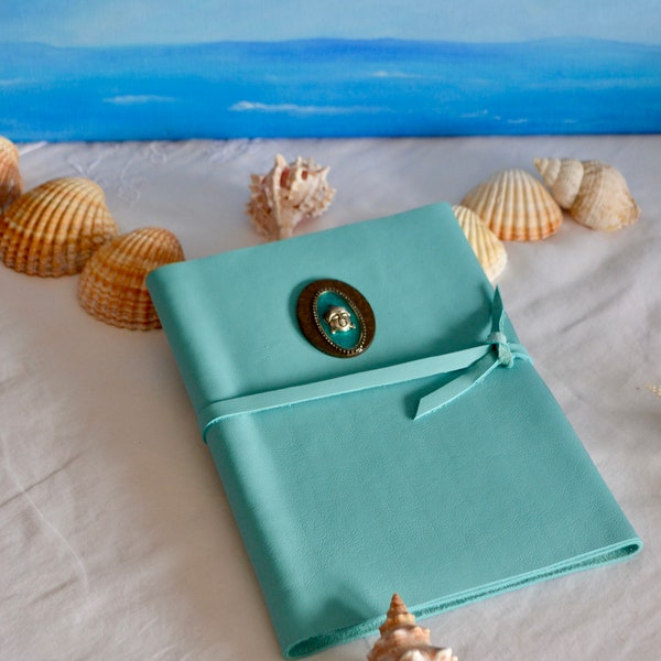 Protège cahier /carnet en cuir turquoise et cabochon  Bouddha