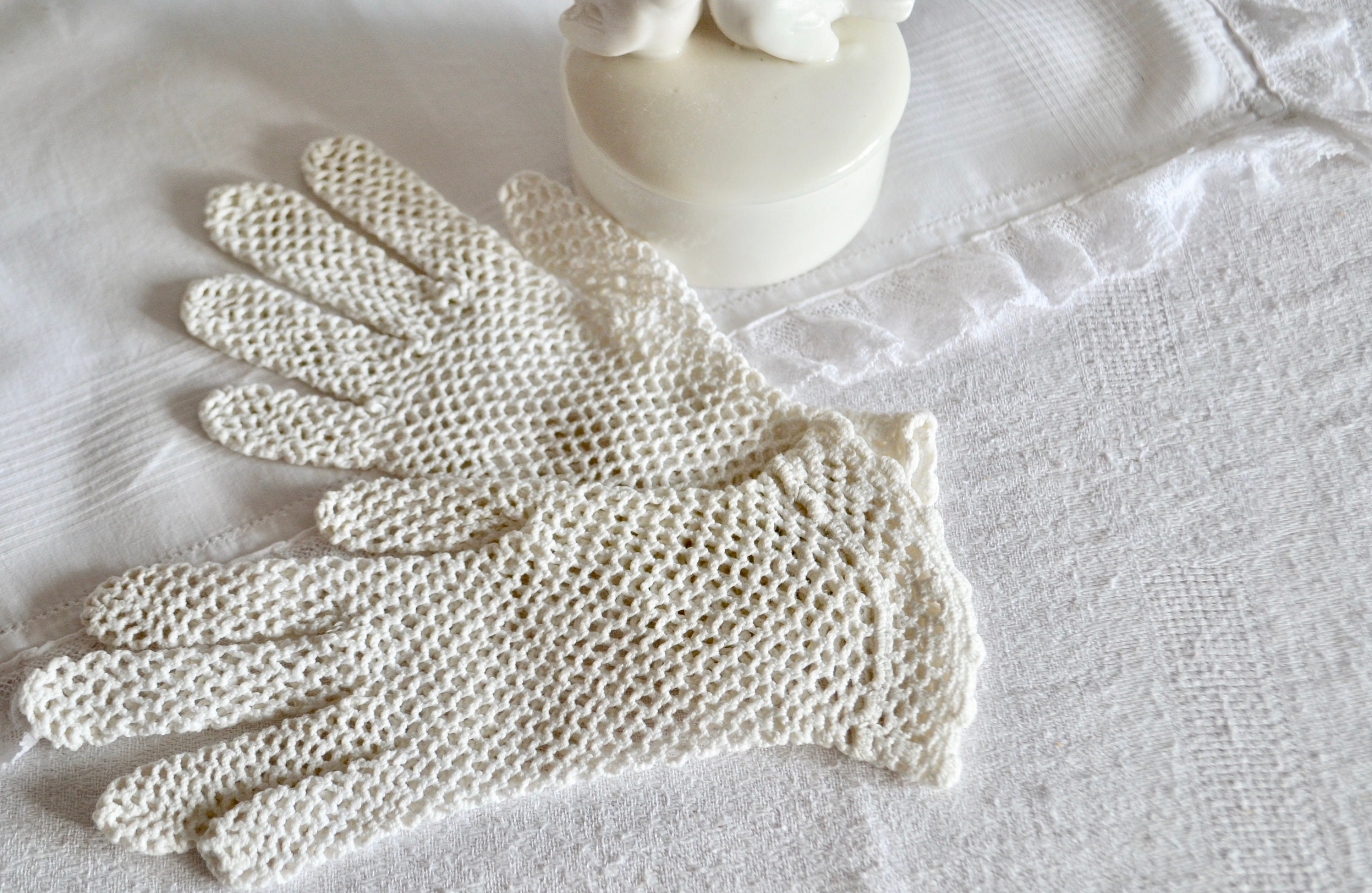 Paire De Gants En Dentelle Ancienne – Modèle Au Choix – Vintage Femme