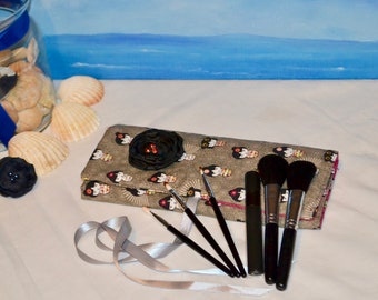 Trousse compartimentée pour accessoires de maquillage thème japonais taupe et noir