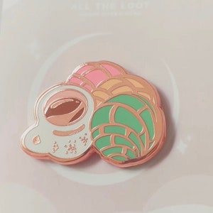 Concha’s con cafe kawaii enamel pin, cute dessert enamel pin, Mexican enamel pin, bread and coffee enamel pin, rose gold enamel pin,cute pin