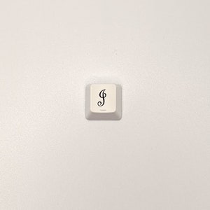 Fancy Lettering "J" Keycap // Para interruptores mecánicos Cherry MX //