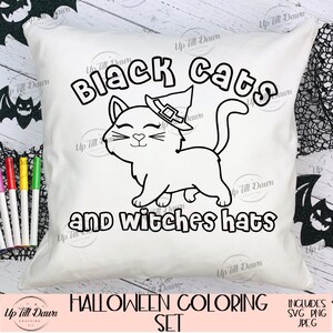 K&ouml;nnte beinhalten: Eine Schwarzwei&szlig;-Malvorlage mit einer schwarzen Katze, die einen Hexenhut tr&auml;gt. Der Text "Black cats and witches hats" befindet sich &uuml;ber der Katze. Der Text "Halloween Coloring Set" befindet sich unter der Katze. Der Text "Includes SVG PNG JPEG" befindet sich in der rechten unteren Ecke.