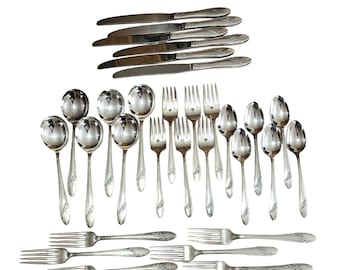 Oneida Queen Bess II Silverplate Set vintage 30pc Tudor plate flatware