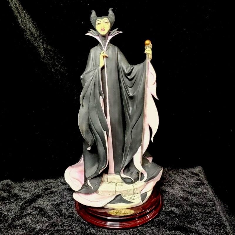 Figurine de sorcière inspirée du film Malefique