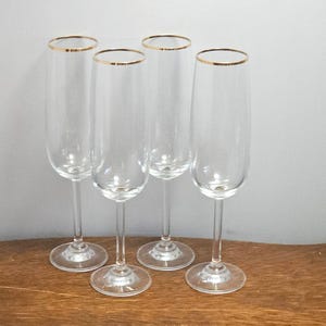 wine glass gifts Friends Like Wine Better With Age main image 0