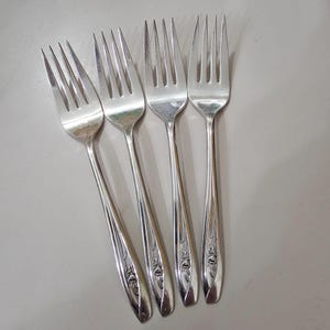International Silver Tulip Salad Forks 6&quot; set-4 floral center design 1950s Vtg minimalist MCM
