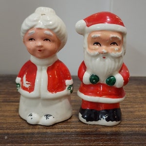 Vintage Ceramic Santa and Mrs Claus Salt Pepper Shakers 3&quot; Japan