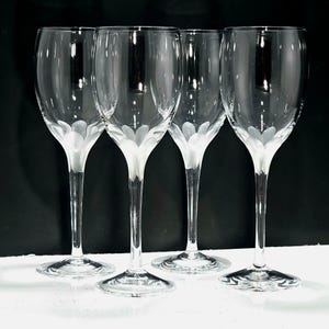 4 bicchieri da vino Lenox Atrium da 7,5" in cristallo fine con petali satinati smerigliati