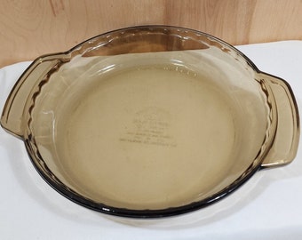 Lovenware Smokey Brown Deep Dish Pie Plate scalloped rim easy grip handle USA