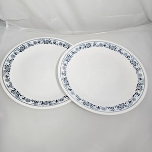 Corelle Old Town Blue Onion Dinner Plates 10-1/4” set of 2 vtg blue white kitchen