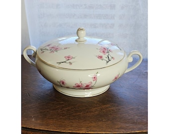 Cherry Blossom Lidded Serving Bowl 1.5qt Diamond China Japan Vegetable Tureen