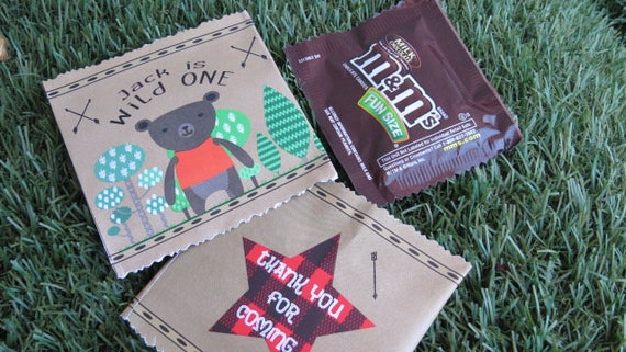 Custom wild one birthday favor⎜little bear baby shower gift⎜lil bear chocolates ⎜ affordable favors⎜ buffalo plaid check birthday ⎜SET OF 25 Il_570xn