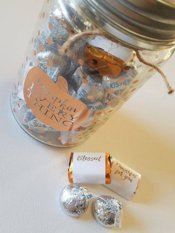 Thanksgiving teacher staff gift ⎜ Friendsgiving falliday gifts fall affordable Mason jar gift set | thankful | personalized nuggets kisses Il_570xn