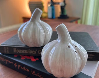 Vintage Ceramic Garlic Bulb Salt and Pepper Shakers, Novelty Kitchenware