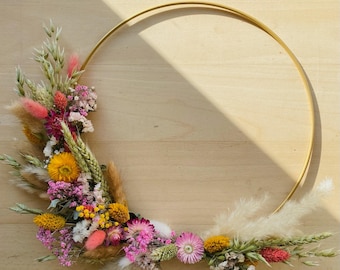 Dekoracyjny wianek boho z suszonych kwiatów, wianek ścienny, prezent personalizowany