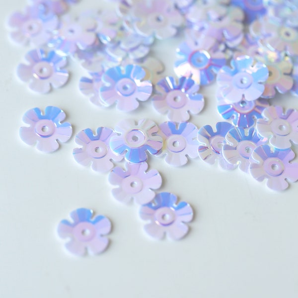 Lot de 100 paillettes fleures blancs irisés opaques 1 cm a coudre, Lesage, broderie customisation, decoration, couture, fleurs a coudre