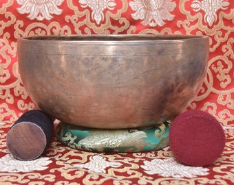 Old Jambati Blessed bowl E Note Antique singing bowl Tibetan singing bowl Solar Chakra Handcrafted meditation yoga Handmade singing bowl