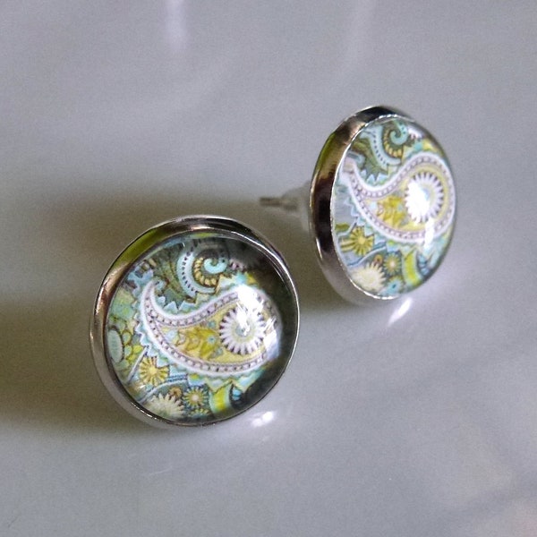 clous/puces en métal argenté avec des cabochons ronds motif paisley kaki/vert, diamètre 12 mm