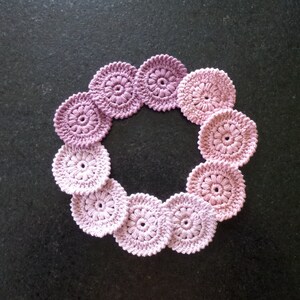 10 waschbare Make-up-Entferner-Scheiben (Durchmesser 8,5 cm) in Rosatönen aus Baumwolle (Öko-Tex-Label), gehäkelt mit einem großen Markengarn