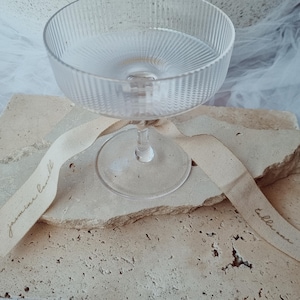 Marcadores de lugar em tecido de linho com fonte dourada, etiquetas minimalistas para bebidas em casamento, marcadores de lugar para convidados, fita para convidados com estampa de tecido, etiquetas de bebidas em linho