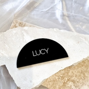 Boog gepersonaliseerde acrylonderzetters, aangepaste plaatskaarten voor bruiloften, bonbonniere gegraveerde evenementonderzetter, gepersonaliseerde gunsten voor bruiloftsgasten