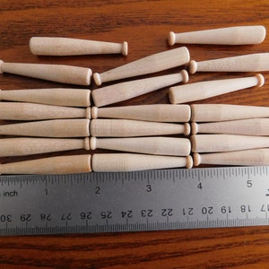 20 BATES DE BÉISBOL, miniaturas de madera maciza sin terminar, de aproximadamente 3/8&quot; de espesor en la parte superior y 2&quot; de largo, para proyectos de manualidades, juguetes, juegos y casas de muñecas.