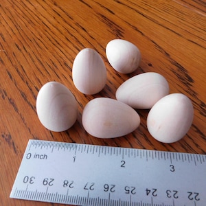 20 HUEVOS de madera, madera maciza sin terminar, cada uno de 1-5/16&quot; x 7/8&quot; para proyectos de manualidades, juegos, juguetes, carpintería o miniaturas de casas de muñecas