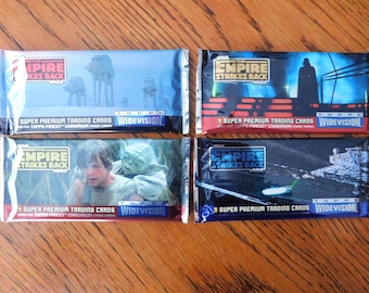 Quatro pacotes de cards colecionáveis Topps Star Wars: O Império Contra-Ataca, de 1995.