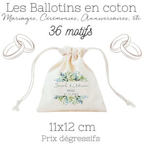 Puede incluir: Una bolsa de algodón beige con cordón, con un diseño floral y los nombres "Sarah & Adrien" y la fecha "07.12.2025". La bolsa mide 11x12 cm y tiene el texto "36 motivos". El texto "Les Ballotins en coton Mariages, Cérémonies, Anniversaires, etc" está en la parte superior.