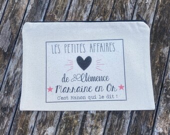 Pochette zippée personnalisée écrue en coton" les petites affaires de Clémence, Marraine en or , c’est Manon qui le dit !